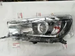 TOYOTA HİLUX REVO SOL ÖN FAR MERCEKLİ MOTORLU Toyota