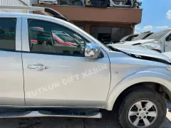 Mitsubishi L200 Sağ Ön Kapı Suv Kasa Gri Renk