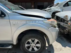 Mitsubishi L200 Euro 6 Sağ Ön Çamurluk Çıkma Orjinal Mitsubishi